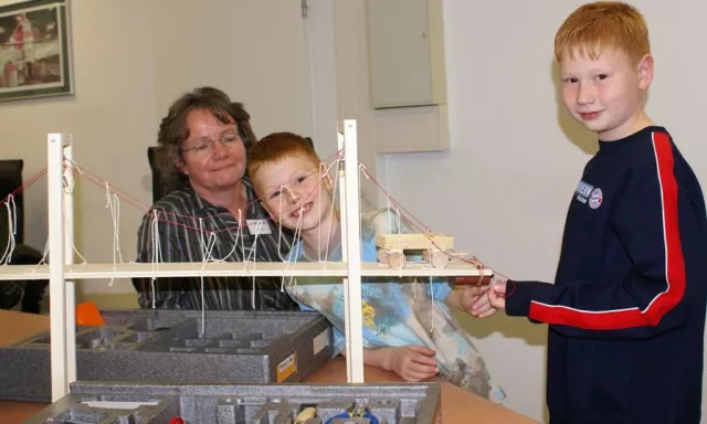 Bild: Hövelschule Essen startet mit "KiTec – Kinder entdecken Technik"