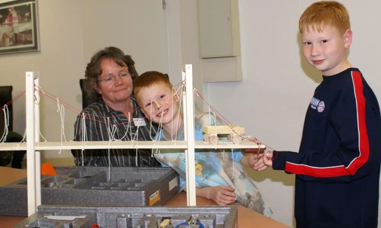 Bild: Hövelschule Essen startet mit "KiTec – Kinder entdecken Technik"