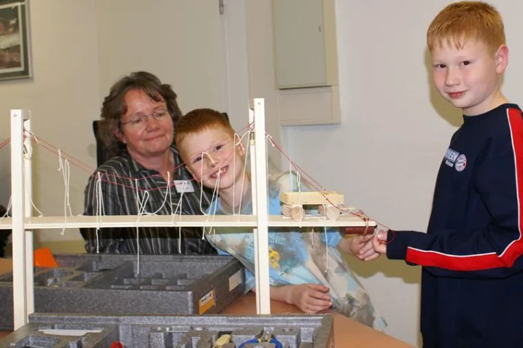 Hövelschule Essen startet mit "KiTec – Kinder entdecken Technik" Bild: Hövelschule Essen startet mit "KiTec – Kinder entdecken Technik"