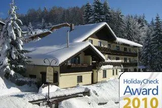 Unglaublich, aber wahr: Die VILLA MONTANA in Bodenmais erhält zum zweiten Mal in Folge den HolidayCheck Award Bild: Unglaublich, aber wahr: Die VILLA MONTANA in Bodenmais erhält zum zweiten Mal in Folge den HolidayCheck Award