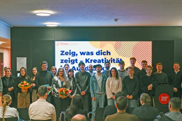 Bild: „Zeig, was dich zeigt“: Kreativität im Ausdruck bei der Abschlussveranstaltung des THWS-Brückenstudiums