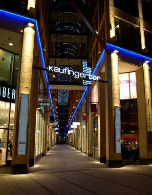 Gewerbeimmobilien – Wertsteigerung und Aufmerksamkeit durch Licht Bild: Gewerbeimmobilien – Wertsteigerung und Aufmerksamkeit durch Licht