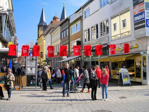 Bild: Modepark Röther startet Guerilla-Werbeakation in der Kaiserslauterer Innenstadt