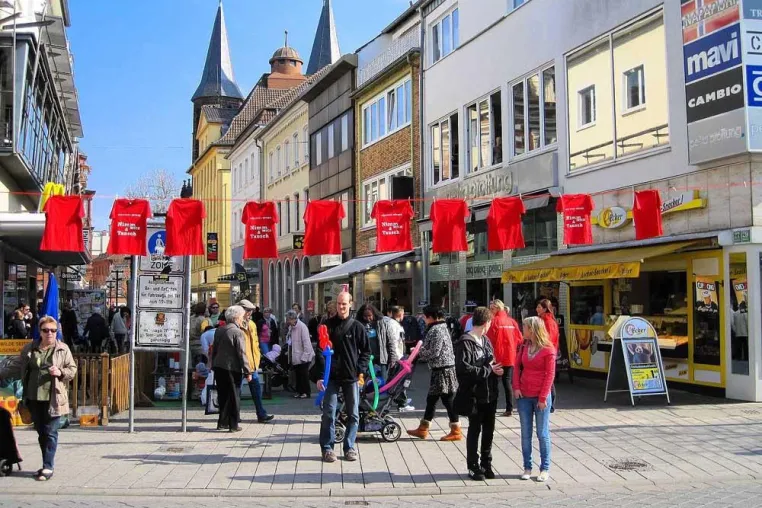 Bild: Modepark Röther startet Guerilla-Werbeakation in der Kaiserslauterer Innenstadt