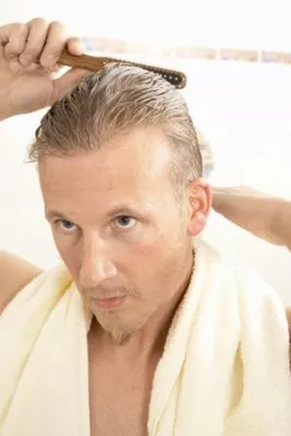 Bild: An den Haaren herbeigezogen – Verbreitete Mythen rund ums Thema Haar