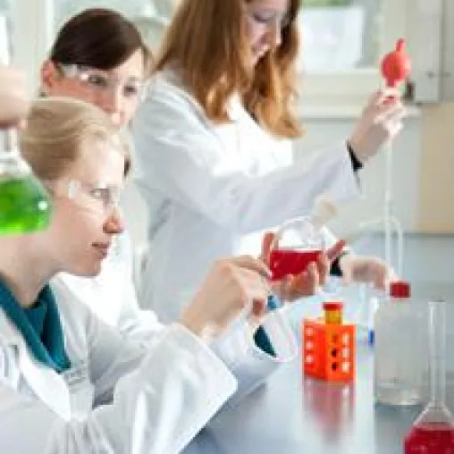 Berufsbegleitend Chemie studieren Bild: Berufsbegleitend Chemie studieren