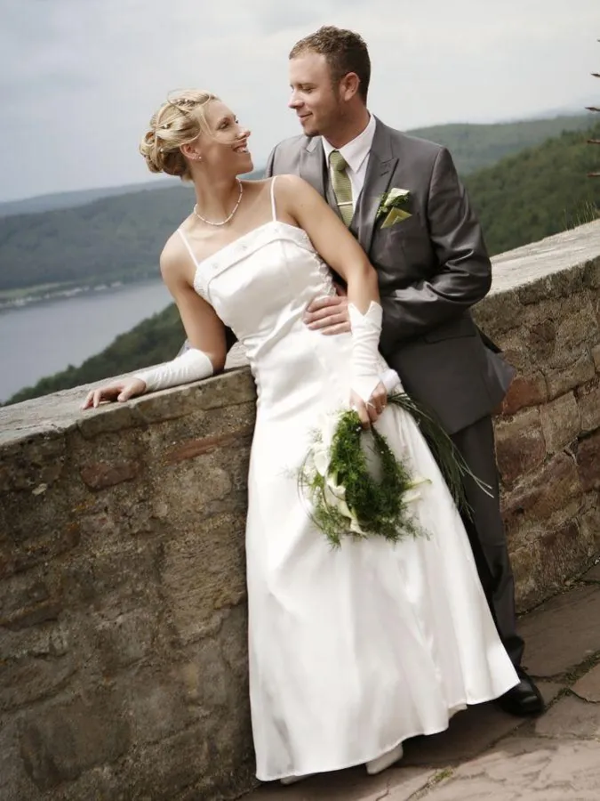 Im Beratungsgespräch werden Stilrichtung, Lieblingsfarbe und der persönliche Geschmack des Paares herausgearbeitet.