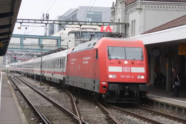 Bild: „Fernbus“ – DB-Vorstand Berthold Huber spricht zum Fernbus bei den 32. Horber Schienen-Tagen