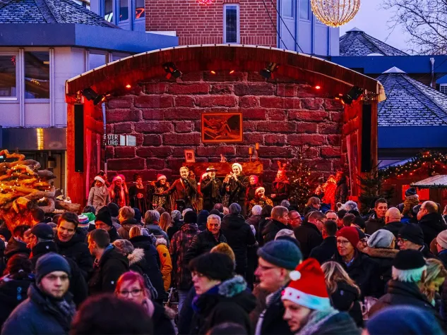 Bild: Buntes Programm zum Start des Wolfsburger Weihnachtsmarktes 2024
