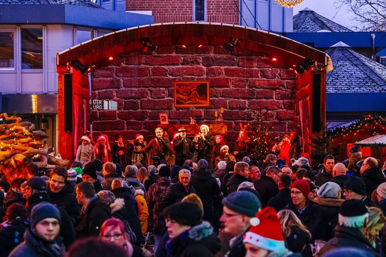 Bild: Buntes Programm zum Start des Wolfsburger Weihnachtsmarktes 2024