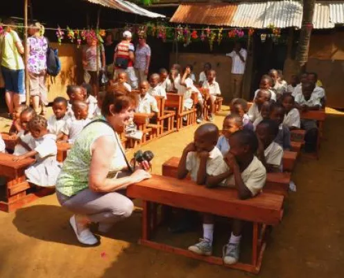 Bild: Pateneltern von Reisekontor Schmidt geben "Hilfe mit Herz" in Kenia