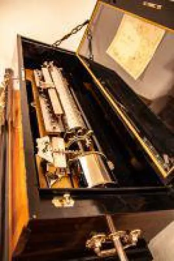 Bild: "Mechanische Wunderwerke der Musik" - Große Spieluhrenausstellung im Wolfacher Schloss