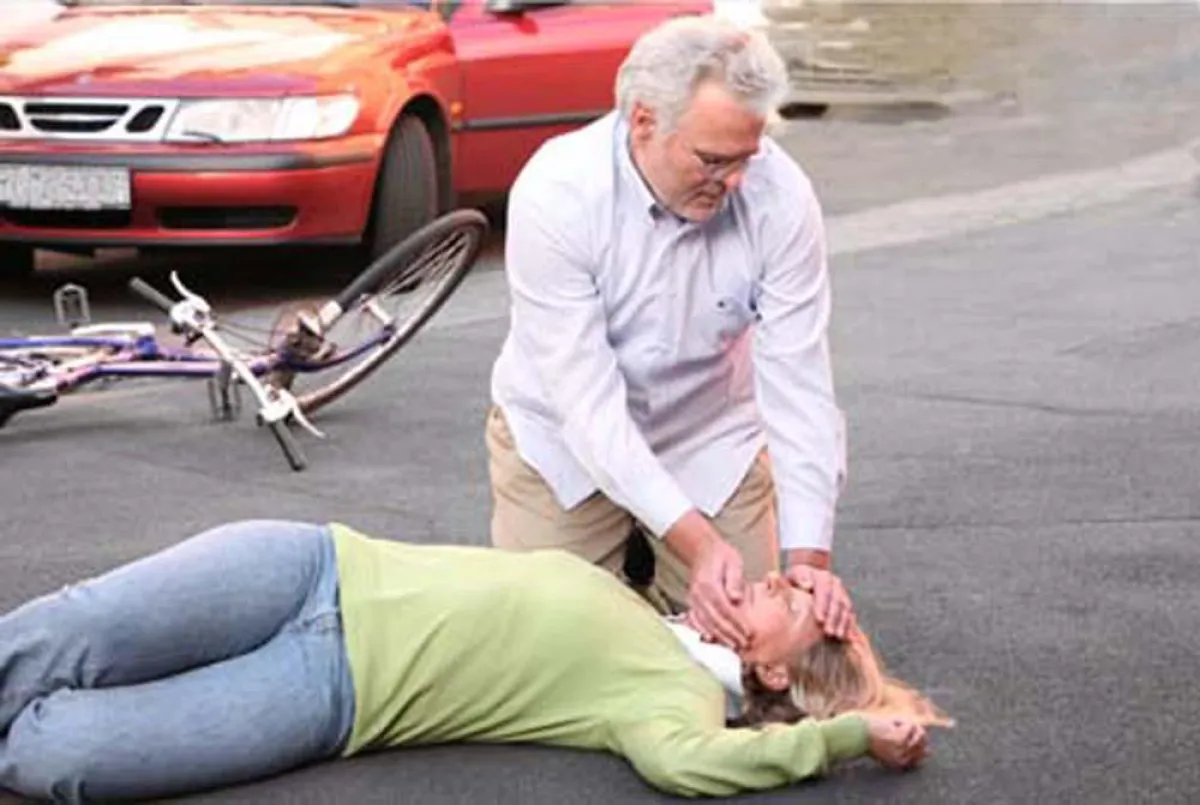 Für die Erste Hilfe am Unfallort muss jedes Auto mit einem aktuellen Verbandskasten ausgestattet sei