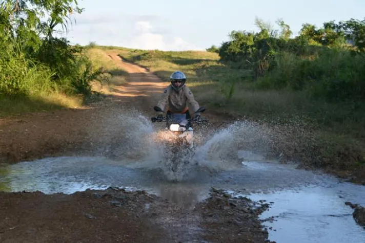 Auf einer Enduro Kuba entdecken - Motorradtouren durch Kuba Bild: Auf einer Enduro Kuba entdecken - Motorradtouren durch Kuba