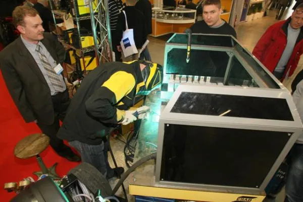 Metallmessen mit Brückenfunktion Bild: Metallmessen mit Brückenfunktion