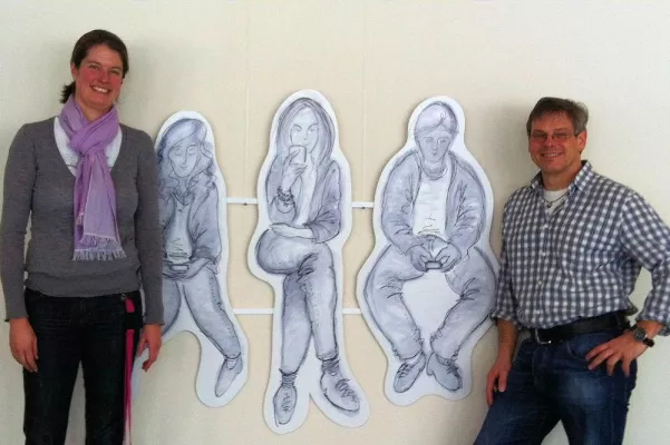 Bild: Einladung zur Vernissage „Illustrativ illustriert“ mit Künstler Wolfgang Irber
