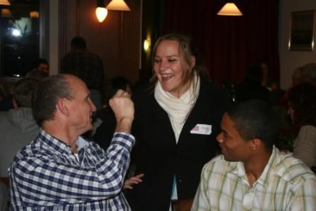 Stammtisch im Proviantmagazin mit dem Gastfreund Ralph Lehrbach, Chrissy Grigalis und Howard Coston (beide USA)