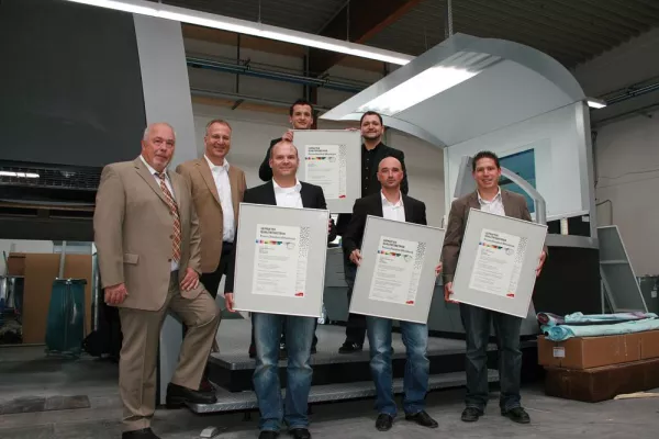 Bild: flyeralarm erhält das PSO-Zertifikat - Druckerei nach ISO 12647 zertifiziert