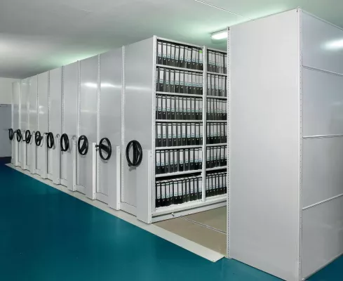 Bild: META MULTIBLOC® verfahrbare Fachbodenregale: Lagerflächen optimal nutzen