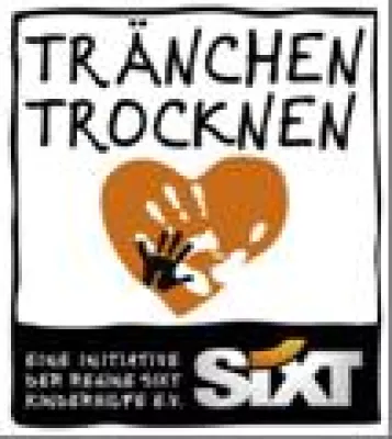 Bild: Regine Sixt überreicht Weihnachtsgeschenke an Kinder in Münchner Krankenhäusern