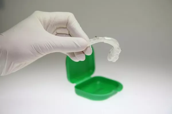 Bild: Gesunder Schlaf dank Zahnarzt - GZFA weist auf Zusammenhänge von Schnarchen und Kausystem hin