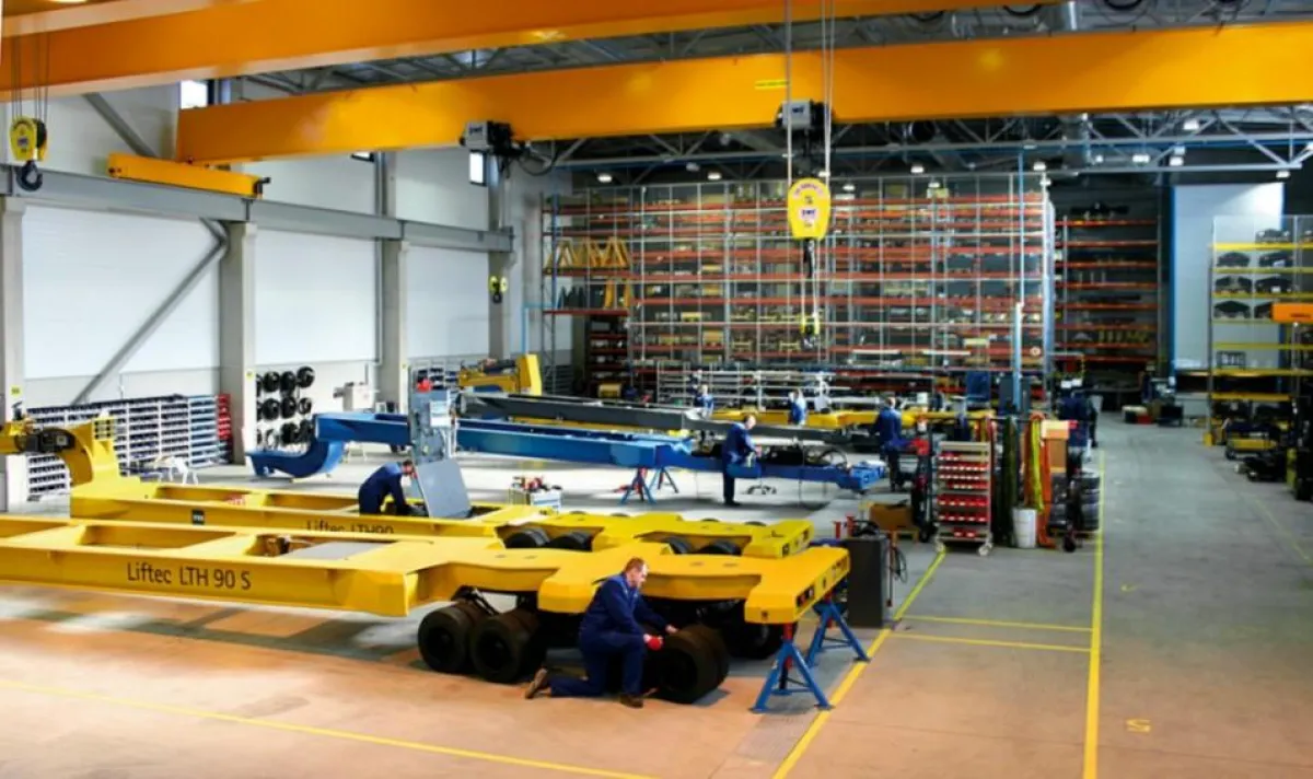 Über das Logistikzentrum ist neben der Produktions- auch die Ersatzteilversorgung sichergestellt.