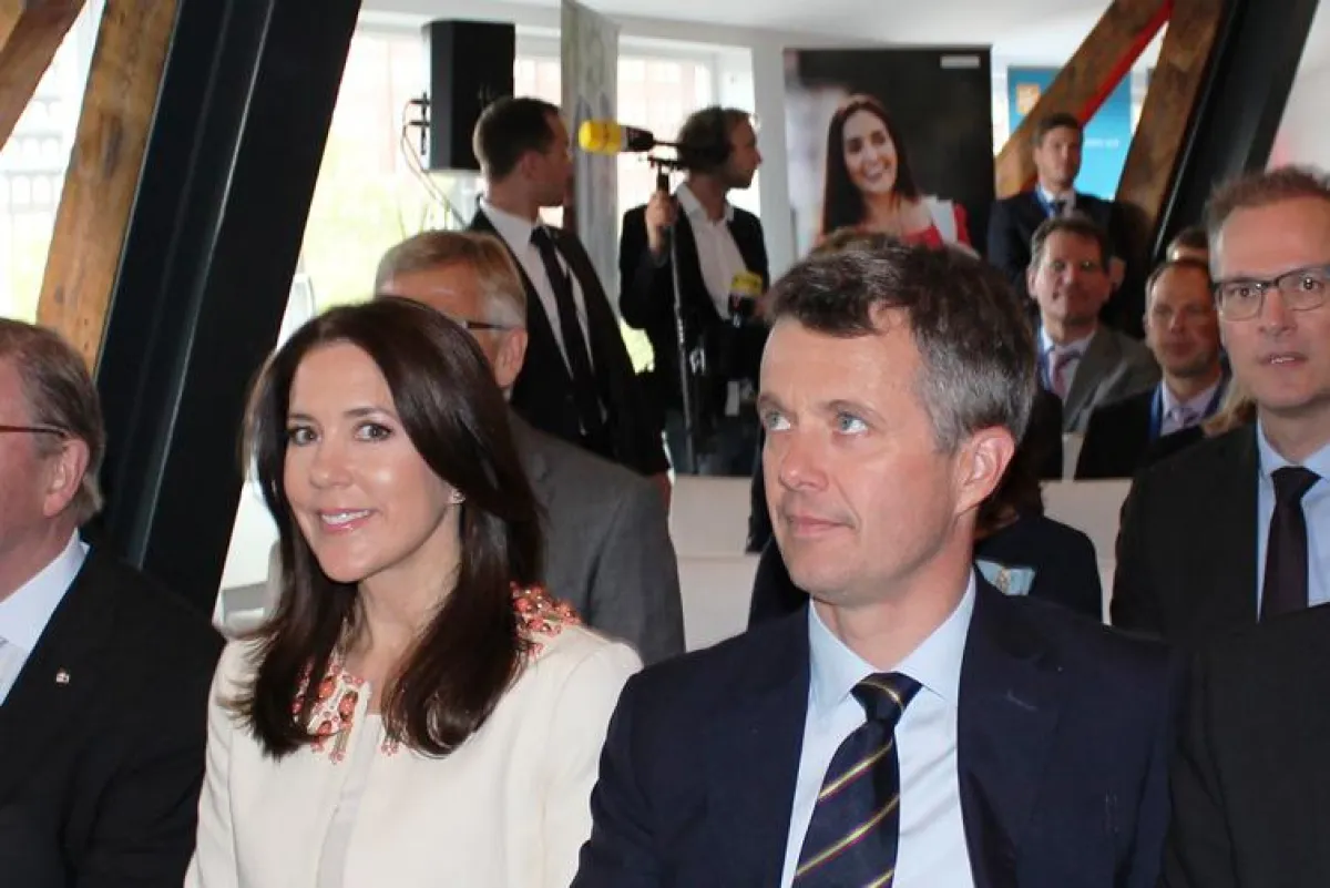 Dänisches Kronprinzenpaar Frederik (46) und Mary (43) während der Präsentation (Foto: ReSound)