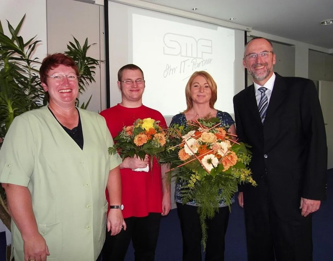 Gruppenbild mit Geschäftsleitung (von links): Angela Feuerstein, Tobias Gundermann, Regina Eisenreich, Diethard Feuerstein