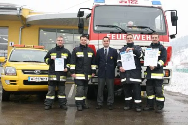 Bild: ÖAMTC-Sicherheitsoffensive: Kleber “Rettungskarte im Fahrzeug” ab sofort an allen Stützpunkten erhältlich