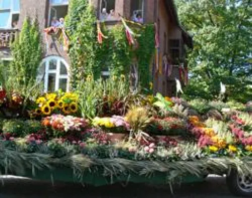 Bild: Besucherrekord beim Erntedankfest im Evangelischen Johannesstift