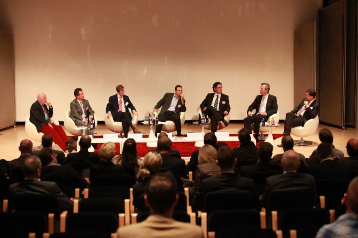 Prominente Runde: Bei der Podiumsdiskussion ?Cloud Computing ? Hype oder Zukunft der IT??