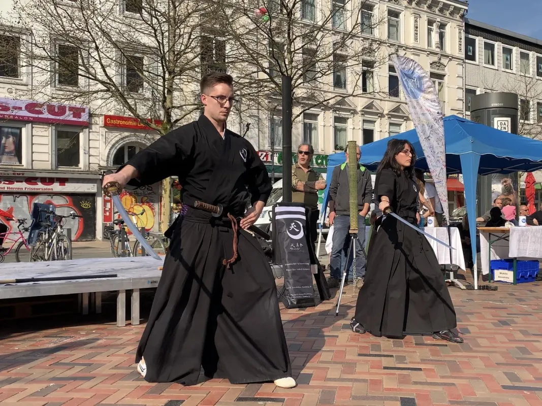 authentische Kampfkunst der Samurai mit dem Katana