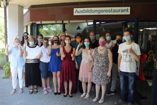 Bild: Erfolgreicher Abschluss in Krisenzeiten: Berufsbildungswerk verabschiedet 120 Fachkräfte