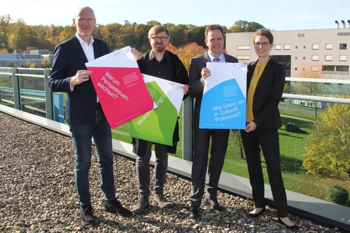 Professor Thomas Gerlach (Projektleiter Strategie), Professor Michael Throm (Dekan der Fakultät für Gestaltung), Professor Dr. Ulrich Jautz (Rektor) und Professorin Dr. Andrea Wechsler (Prorektorin).