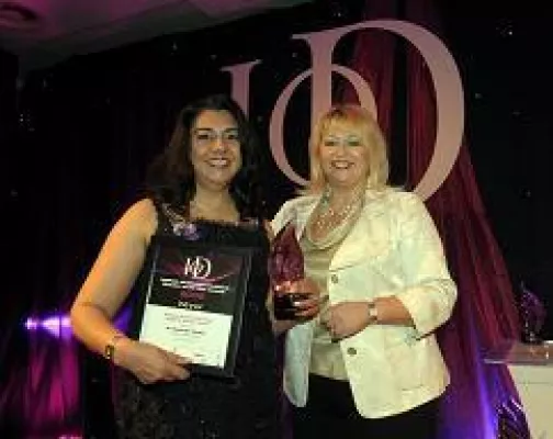 Bild: ClinTec’s CEO, Dr. Rabinder Buttar vom “Institute of Directors (IoD) " als “Direktor des Jahres” ausgezeichnet