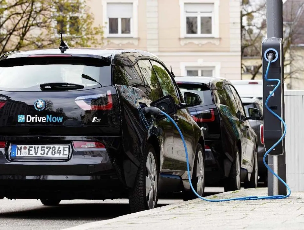 eluminocity Ladestation