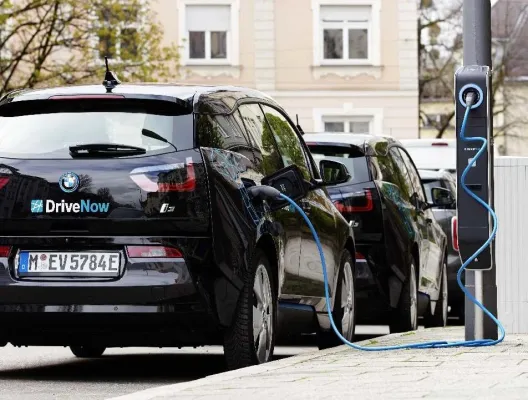 Bild: eluminocity und Invention2Go vereinbaren enge Zusammenarbeit.