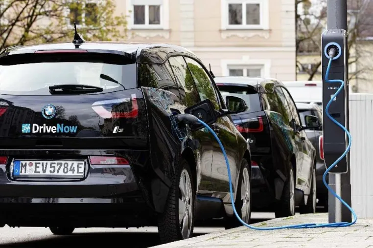 Bild: eluminocity und Invention2Go vereinbaren enge Zusammenarbeit.