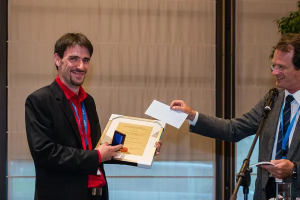 Bild: Ausgezeichnete Forschung: Dr. rer. nat. André Görgens erhält Fritz-Schiff-Preis 2014