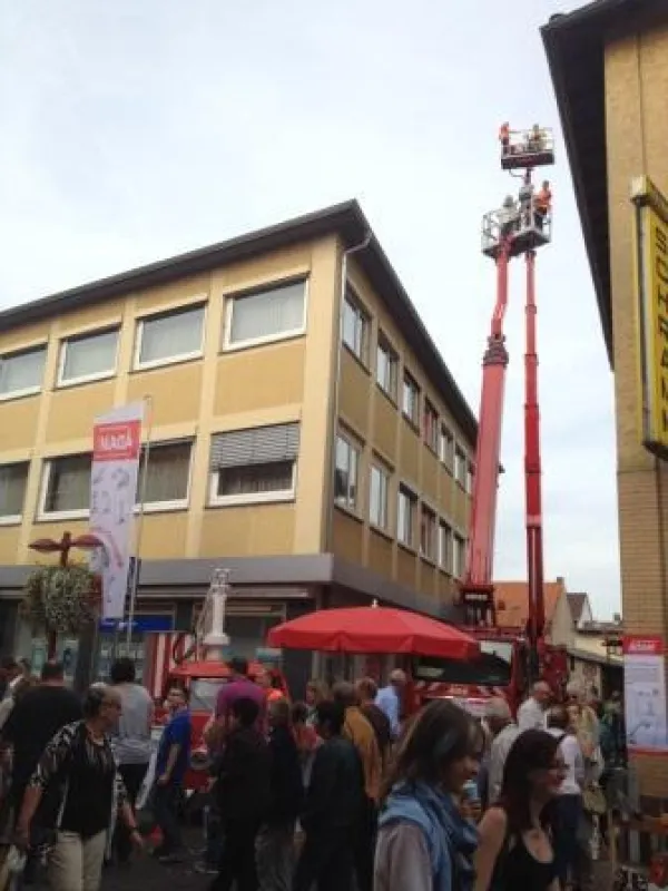 Arbeitsbühnen der Adam GmbH im Einsatz für Stiftung
