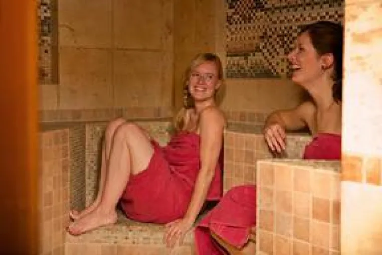 Yachthafenresidenz Hohe Düne erhält Bestnote - Zufriedene Gäste empfehlen das Wellnesshotel an der Ostsee Bild: Yachthafenresidenz Hohe Düne erhält Bestnote - Zufriedene Gäste empfehlen das Wellnesshotel an der Ostsee