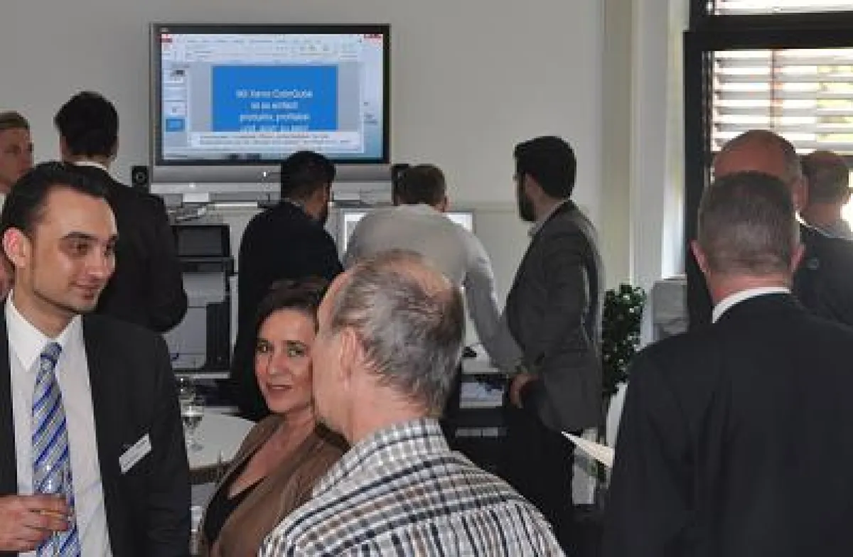 Viele interessierte Kunden nutzten die Gelegenheit, sich die neuesten Systeme vor Ort anzusehen.