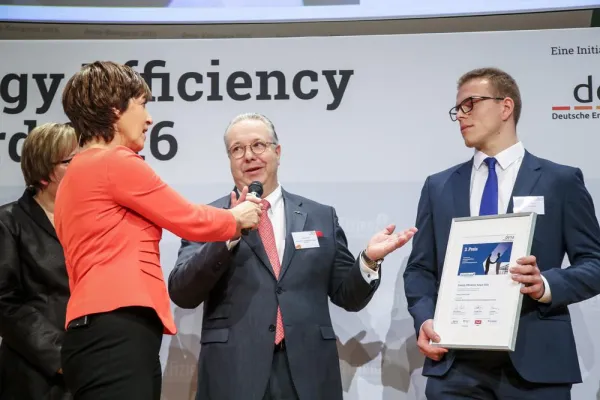 Bild: 60 % Energieeinsparung: Energy Efficiency Award für Hallenbeheizung