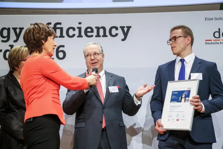 60 % Energieeinsparung: Energy Efficiency Award für Hallenbeheizung Bild: 60 % Energieeinsparung: Energy Efficiency Award für Hallenbeheizung