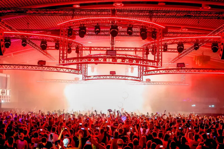 Bild: Im Licht von Chauvet: 14 Stunden Dauerparty bei Mayday, der Mutter aller Raves