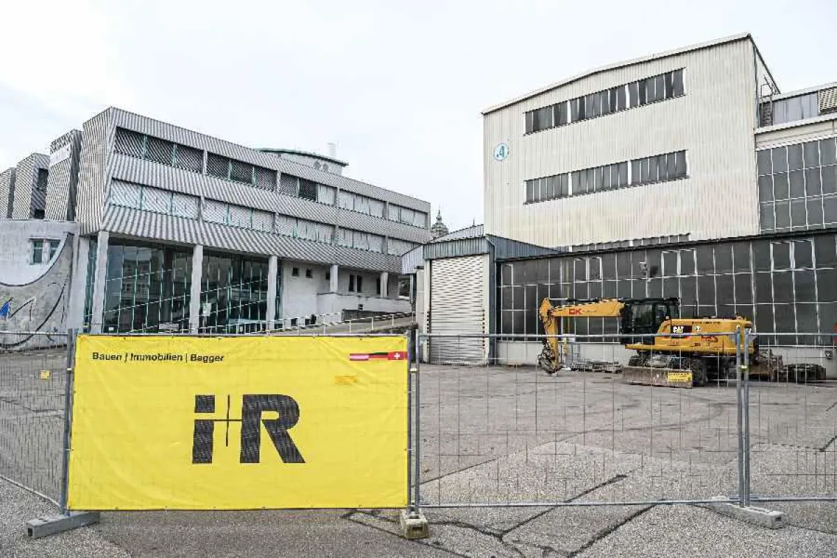 Am ehemaligen Schuler-Areal Süd startet i+R mit dem Abbruch der Gebäude (c)Lukas Kästle