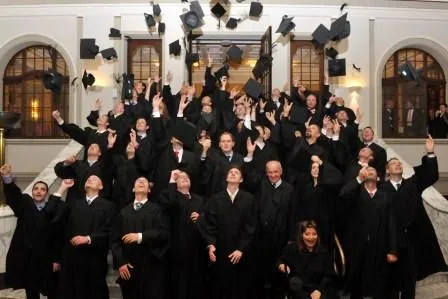 Hut ab. Ein MBA-Abschluss für unternehmerischen Weitblick Bild: Hut ab. Ein MBA-Abschluss für unternehmerischen Weitblick