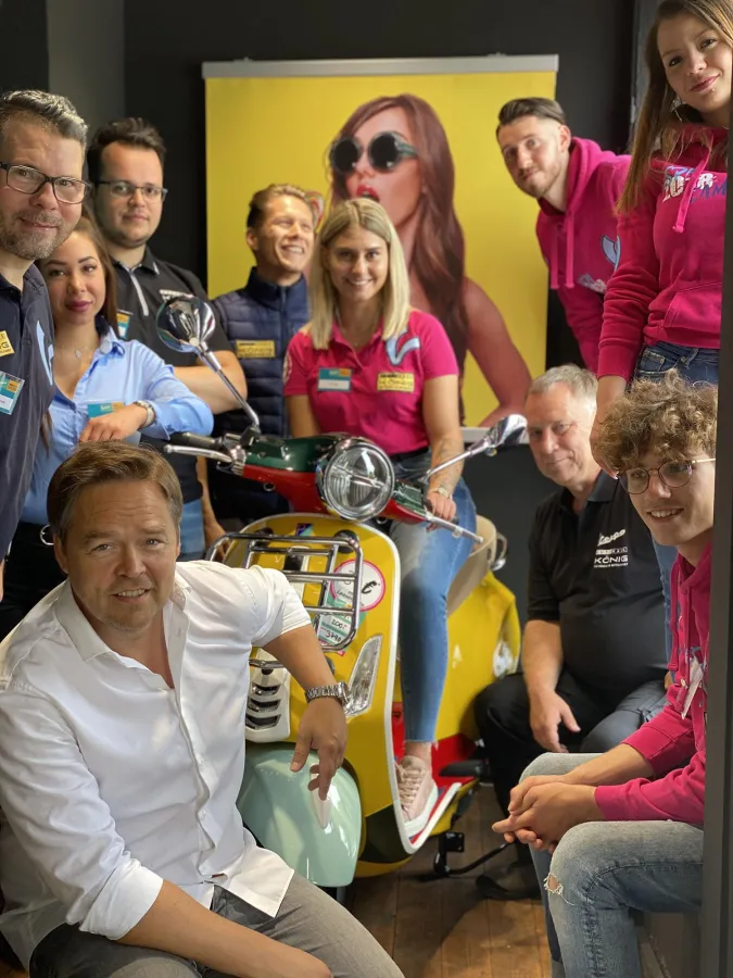 Swen Gutknecht, Filialleiter VESPA König City Store Hamburg & sein Team