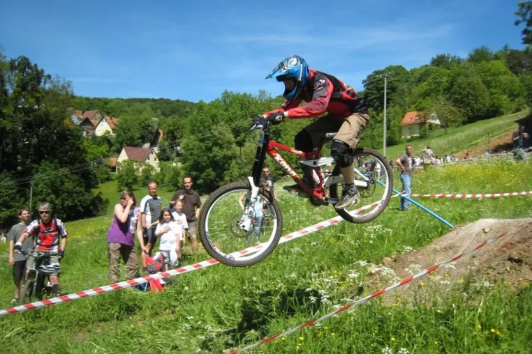 Bild: Bayerische Downhillmeisterschaft in Osternohe ein voller Erfolg