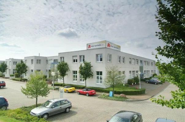 Bild: Während Doc-Morris seine Filiale schließen muss, eröffnet eine der größten deutschen Versandapotheken neues Versandhandelszentrum